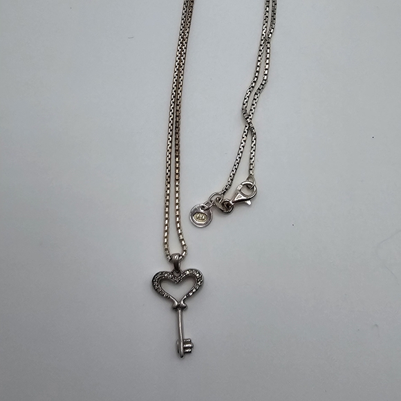 Sterling silver diamond heart key necklace - Picture 7 of 10